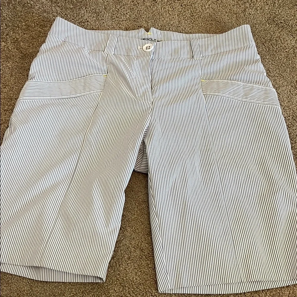 Women’s size 6 striped Nike golf shorts